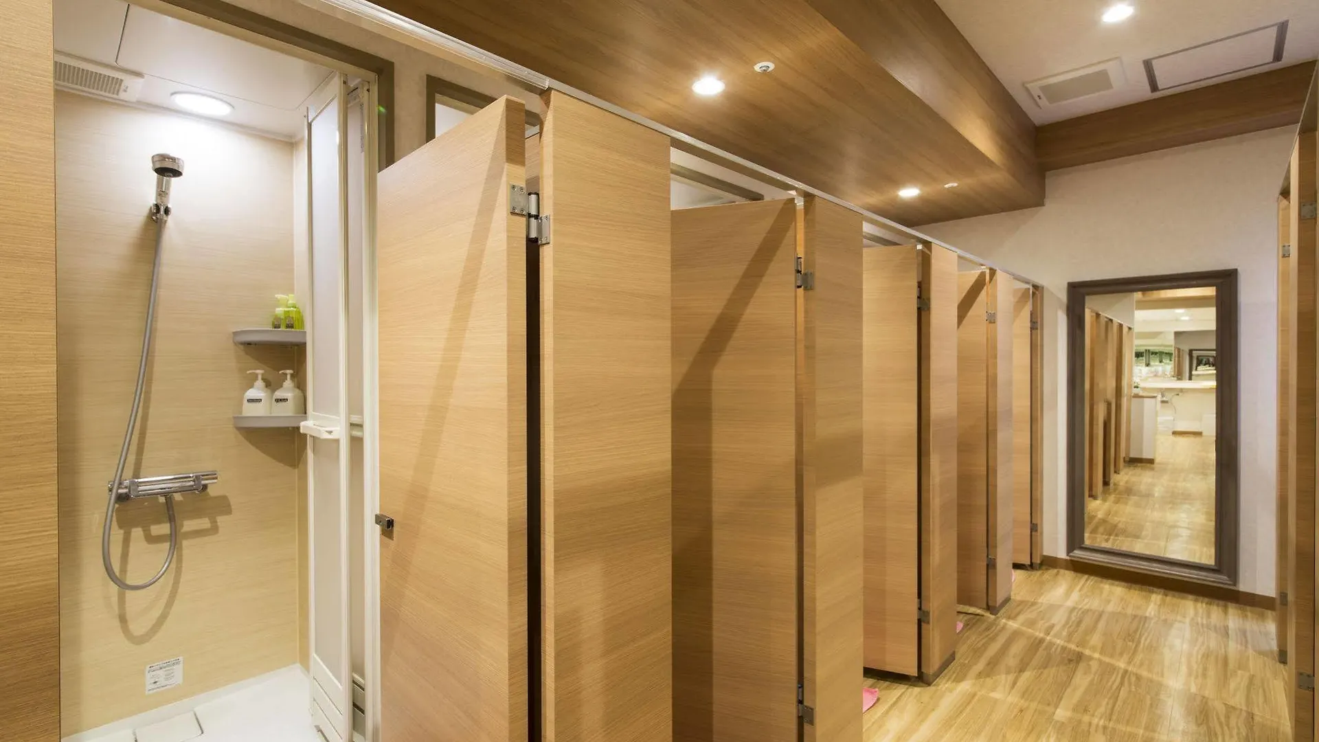 Shinjuku Kuyakusho-Mae Capsule Hotel Tóquio