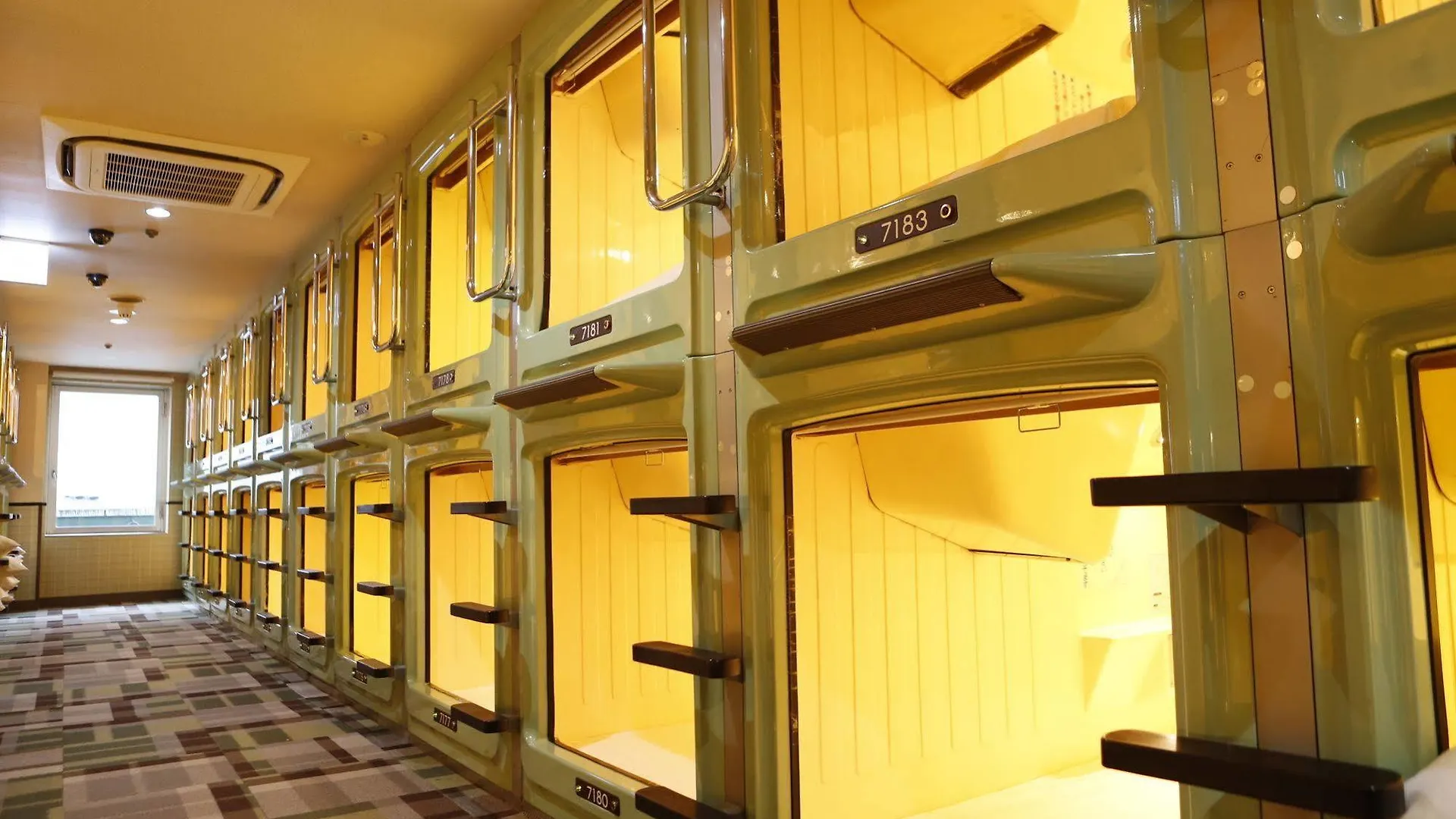 Shinjuku Kuyakusho-Mae Capsule Hotel Tóquio