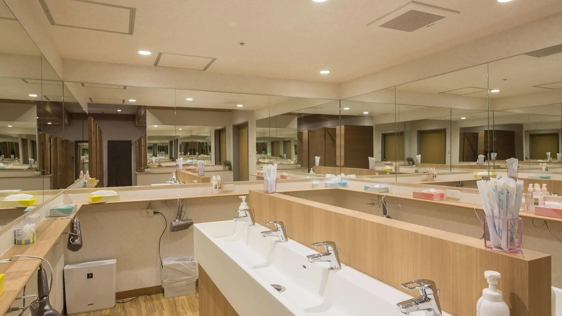 Shinjuku Kuyakusho-Mae Capsule Hotel Tokyo
